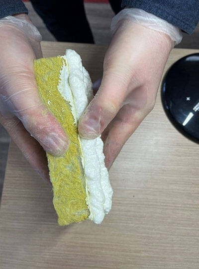 Рисунок образцов минеральной ваты Э, обработанной составом Стиз Д, после нанесения монтажной пены Т